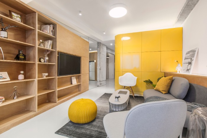 16.overall view of the living room