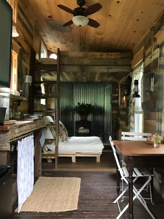 Wanderers Tiny House Cabin Retreat 4 - 15 Amazing Tiny Houses You Can Rent on Airbnb