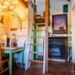 Quirky and Romantic Cabin Rental with Luxury Jacuzzi in Fredericksburg, Texas 3