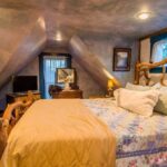 Quirky and Romantic Cabin Rental with Luxury Jacuzzi in Fredericksburg, Texas 4