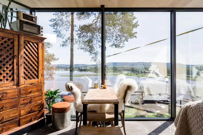 mirror cabin 22 - Mirrored Glass Cabin Offers Spectacular 180-Degree Nature Views