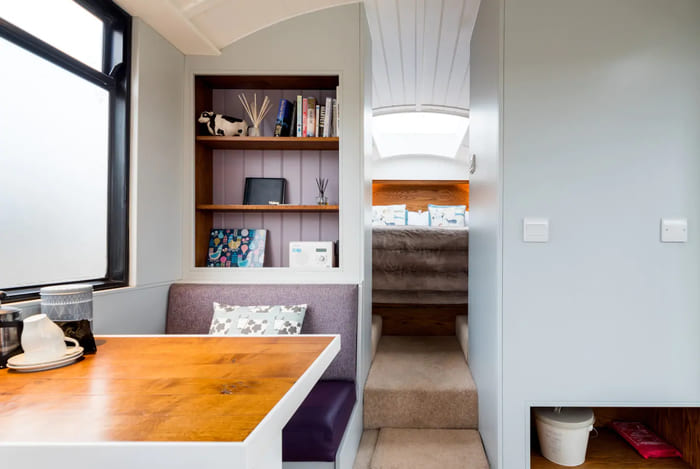 Four person luxury Bus with Hot Tub 6