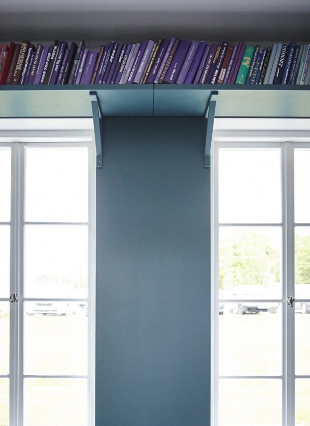 use-the-dead-space-above-your-windows-for-storing-books-on-a-be8f15e3bac5489ce96af5208f41e89f (1)