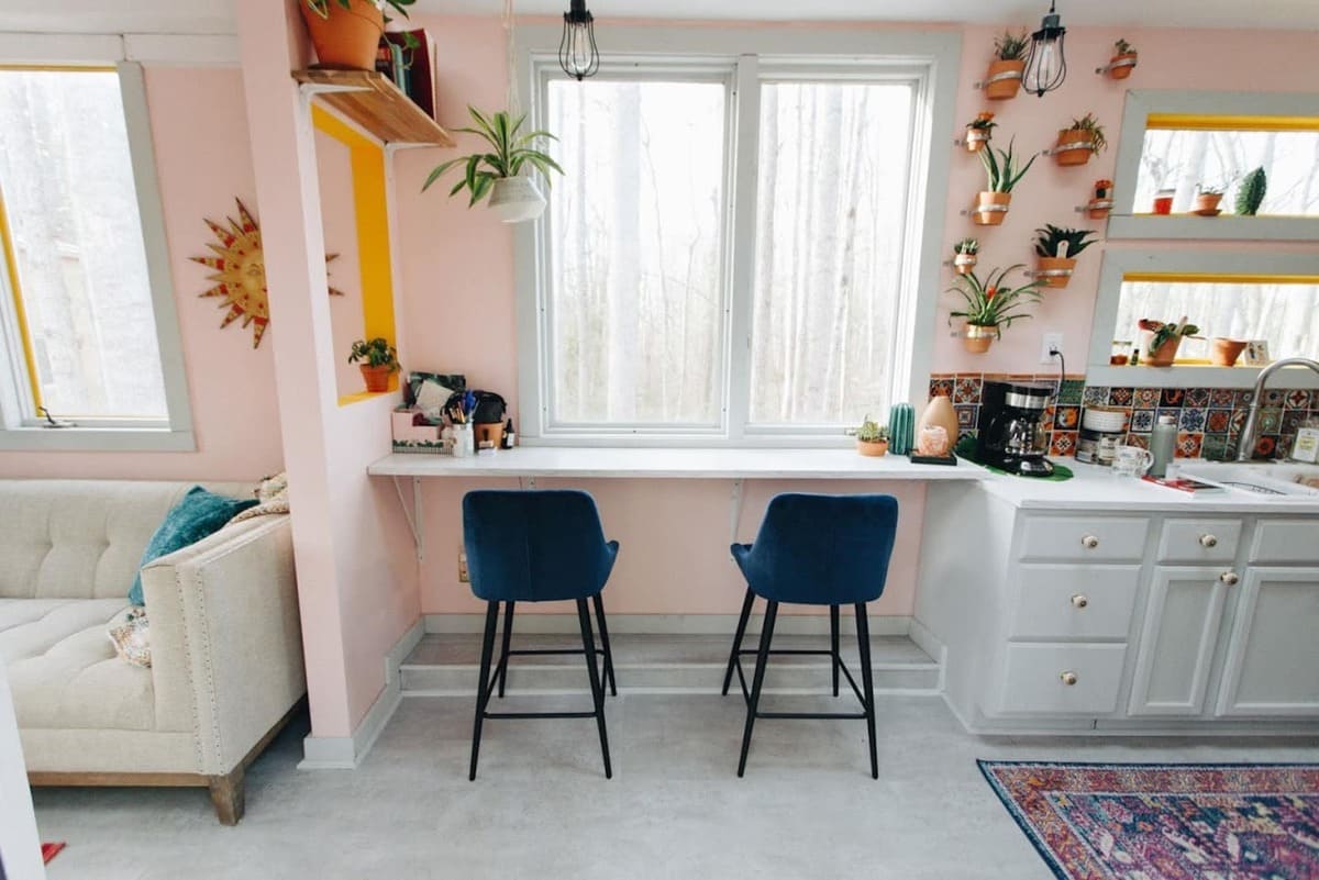 tiny house hola 4 - Tropical Tiny House Offers Visitors a Creative Getaway