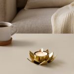 knastrigt-tealight-holder-gold-colour-lotus__0799818_pe767678_s5