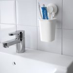 tisken-toothbrush-holder-with-suction-cup-white__0863030_pe702948_s5 (1)