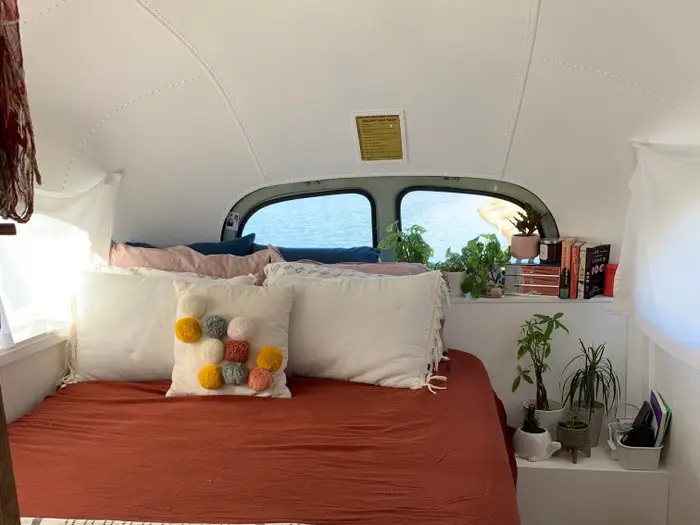 adelita bus (3)