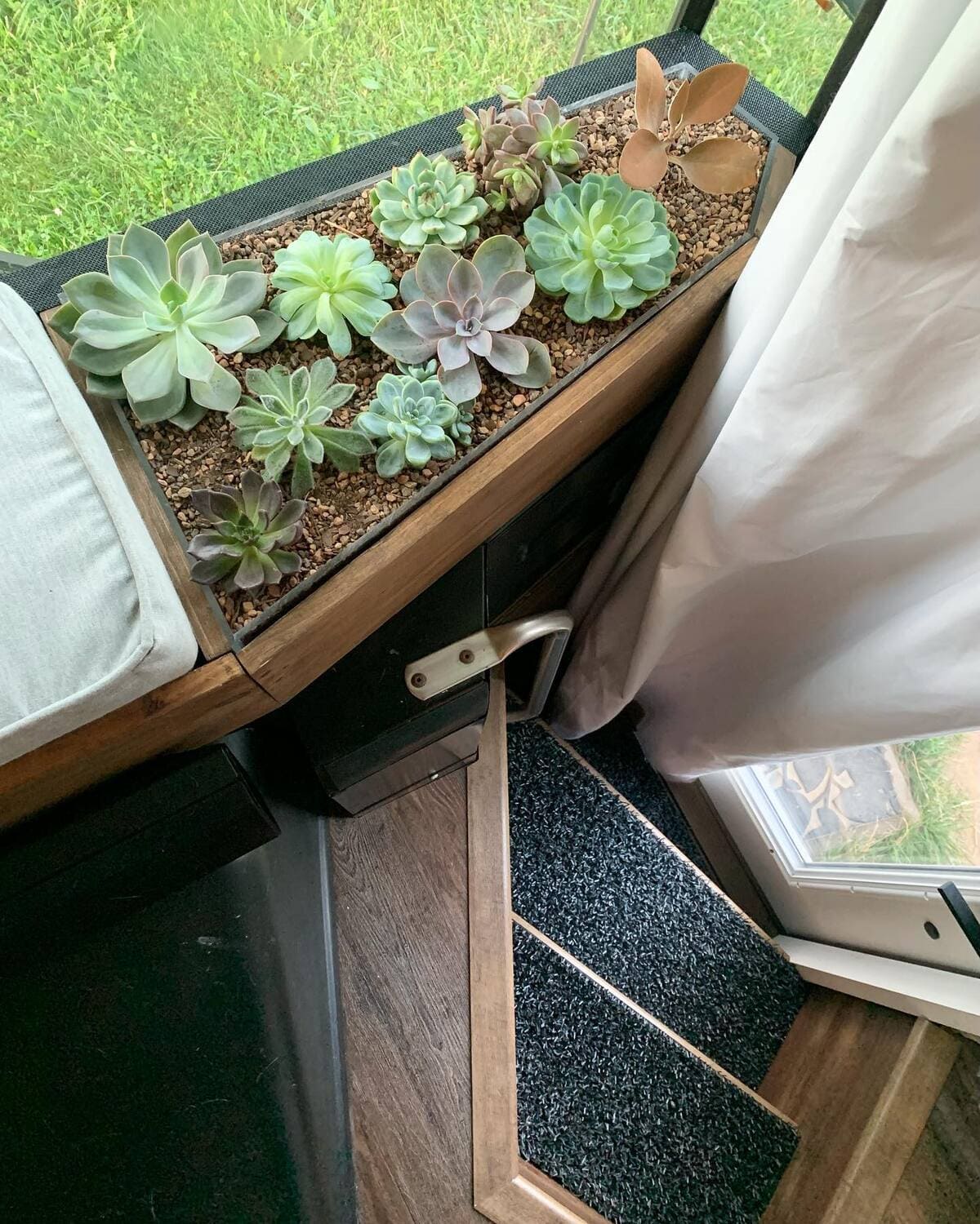 bus-conversion-sasquatters (23)