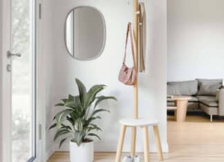 coat-stand-with-integrated-stool