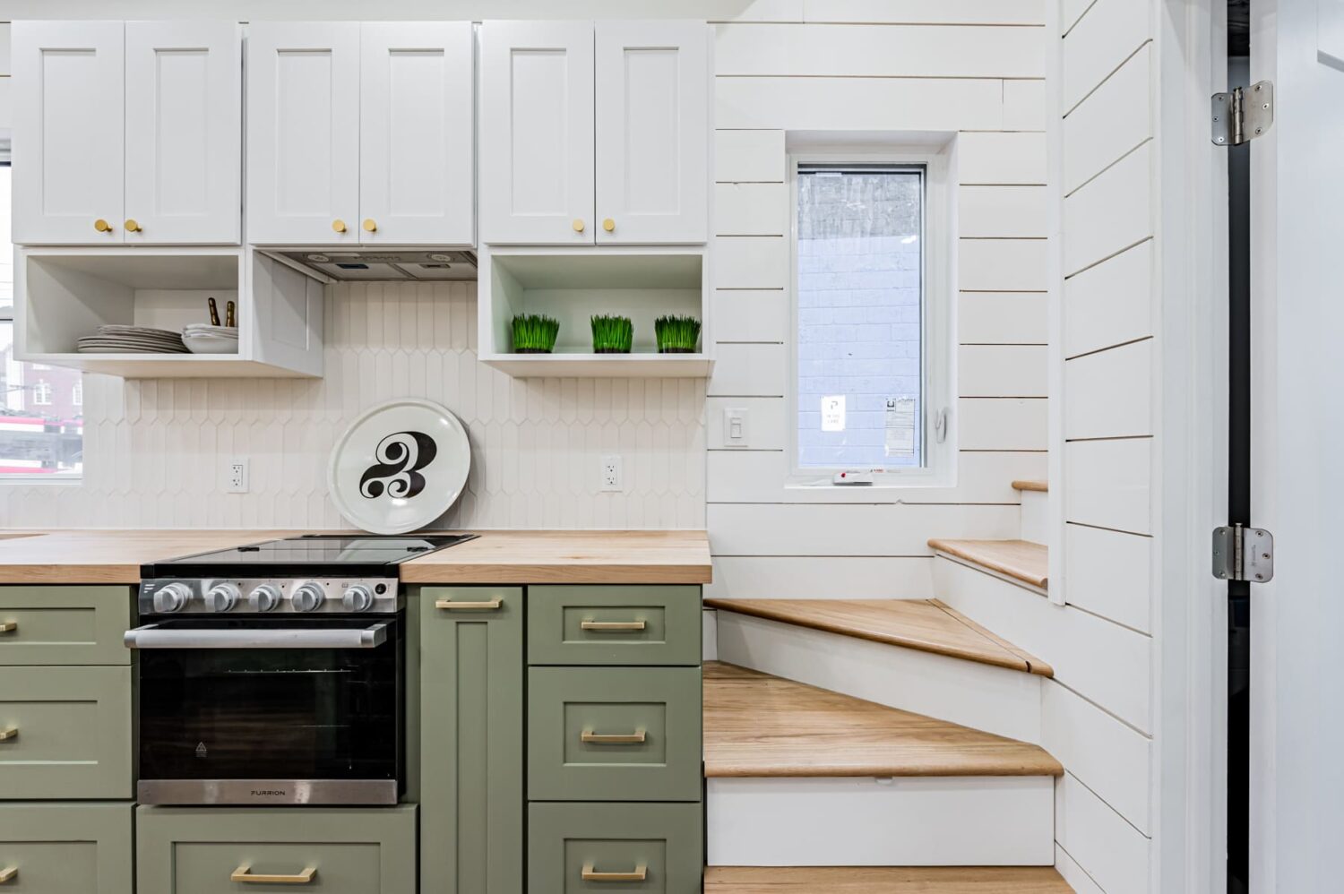 Tiny House Designed as a Part-Time Home and Airbnb Offers 100 Cubic ...