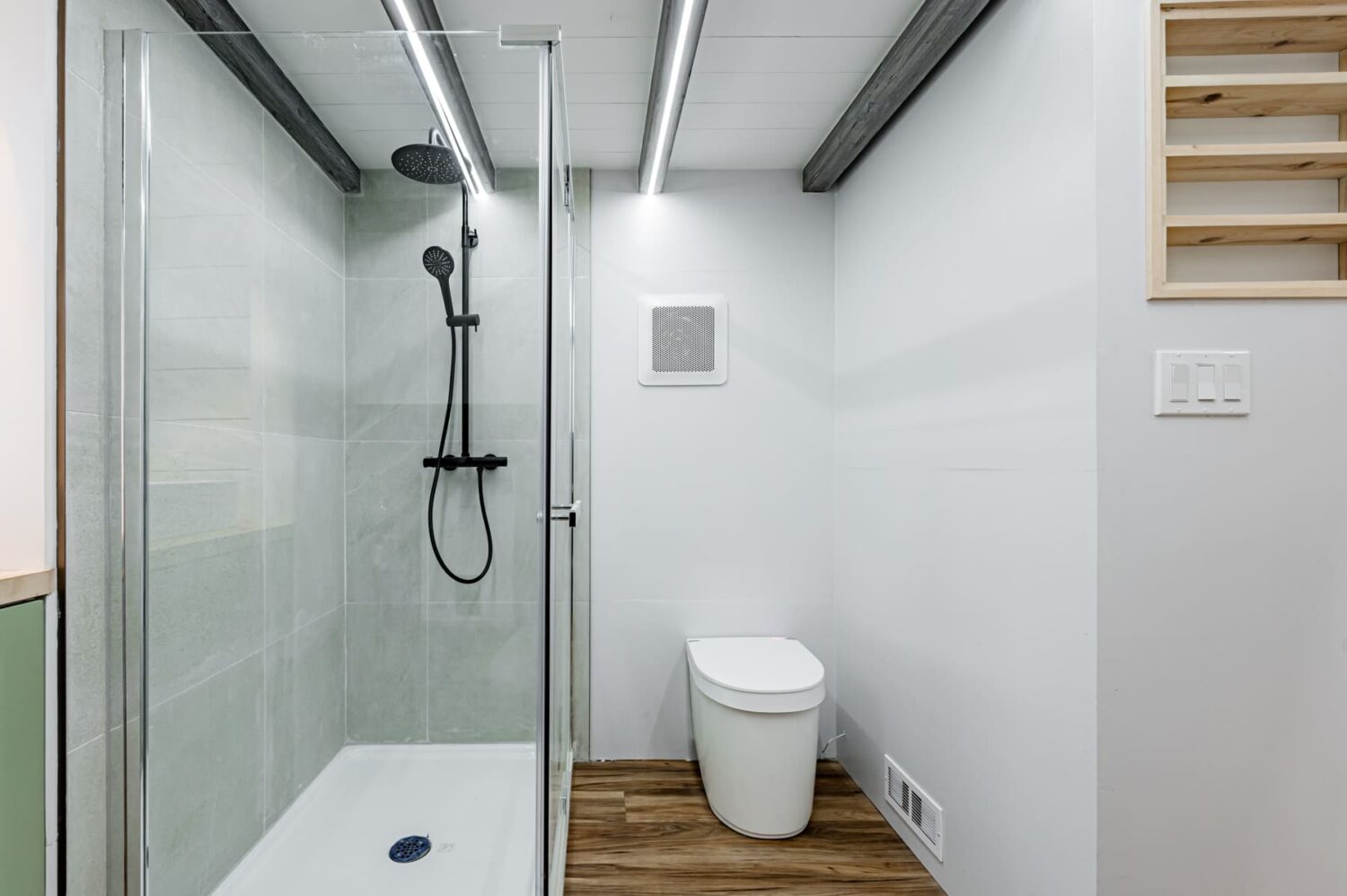 Tiny House Designed as a Part-Time Home and Airbnb Offers 100 Cubic ...