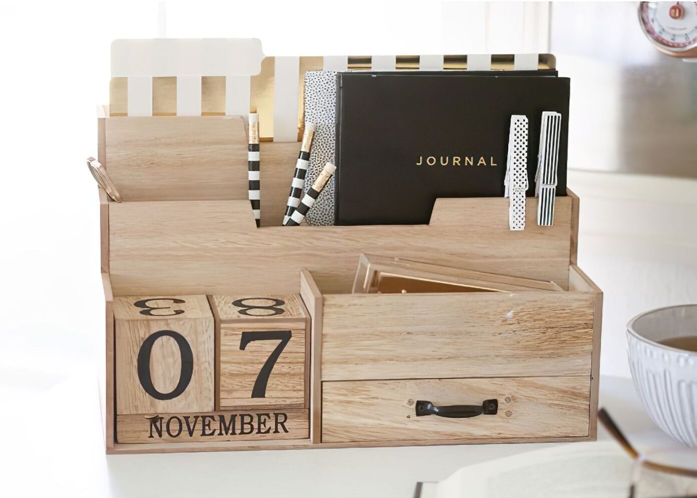 38 Desk Organizing Ideas That’ll Turn Your Office Into ClutterFree