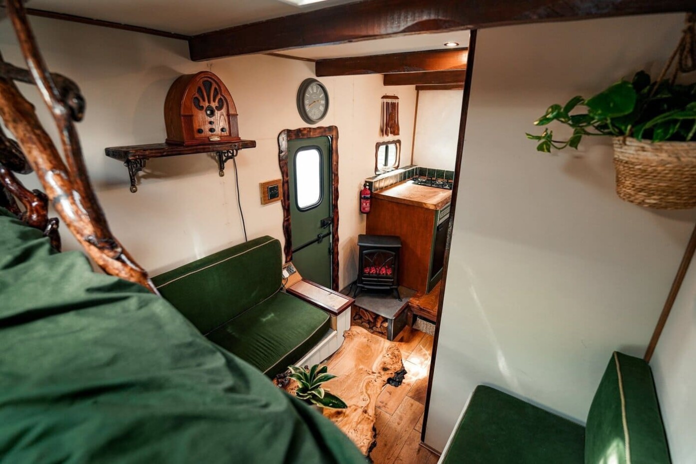Lucy and Ben Turned an Old Bedford Van Into a Spectacular 1970s Style ...