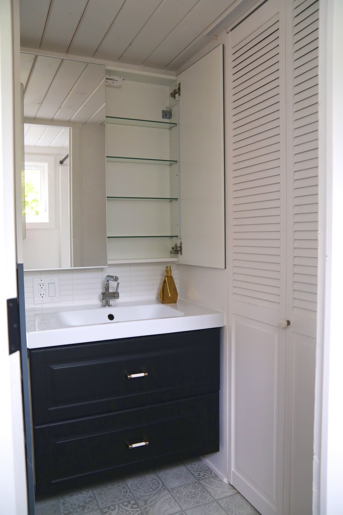 legacy-tiny-house-handcrafted-movement (2)