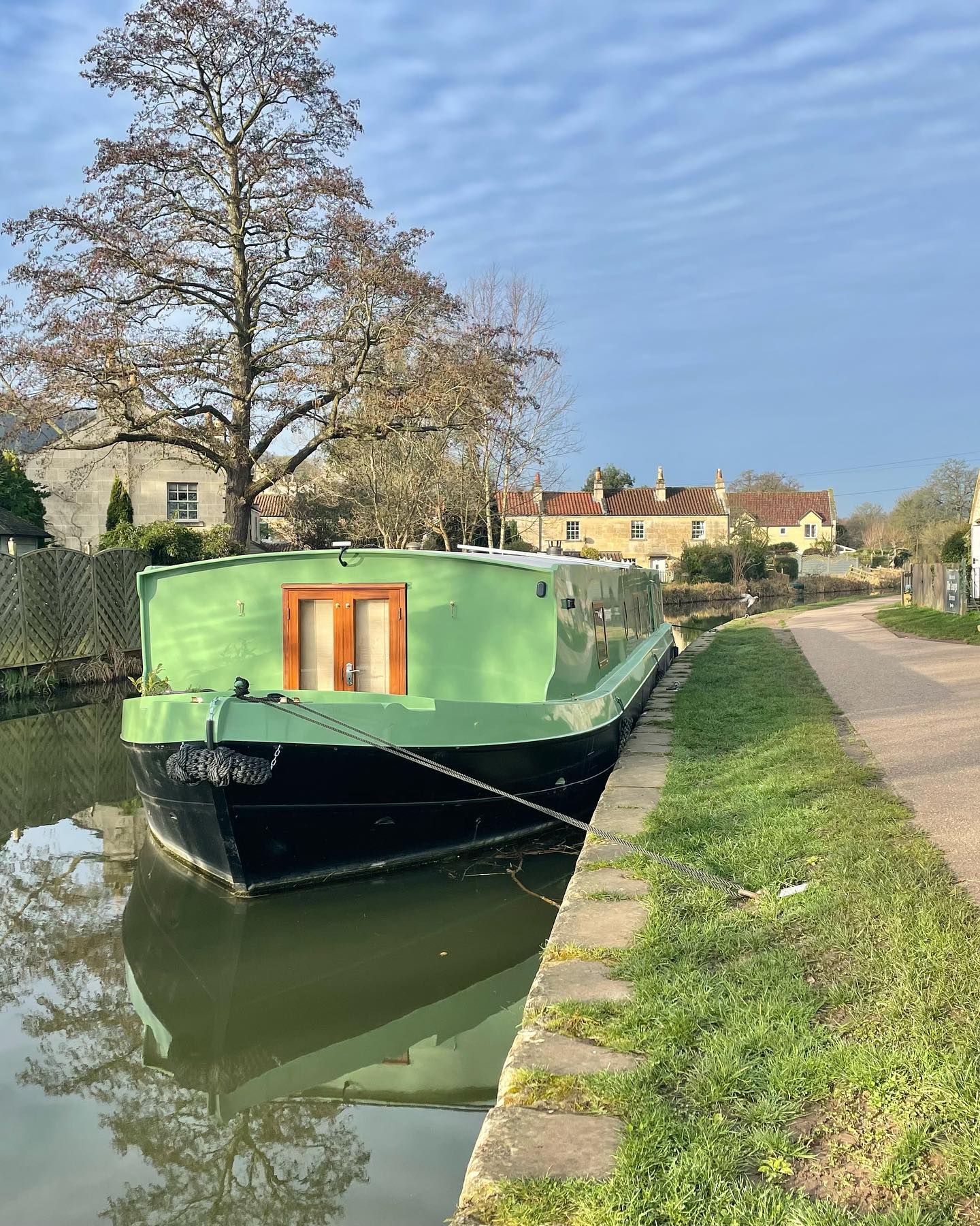 ophelia boat marwood makes 1 - Houseboat Showcases Sleek Interior, Multi-Level Bedroom and Gorgeous Pink Bathroom