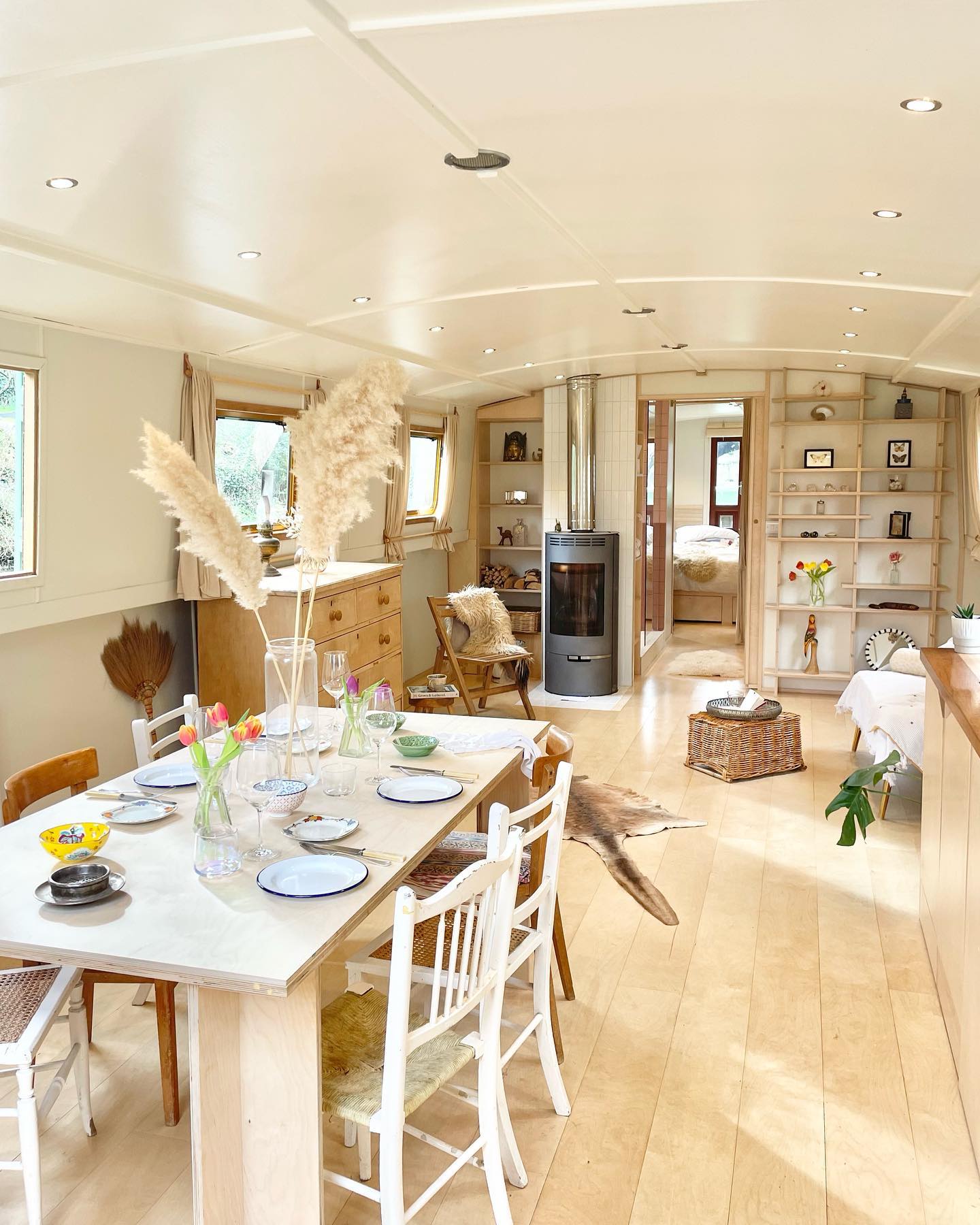 ophelia boat marwood makes 11 - Houseboat Showcases Sleek Interior, Multi-Level Bedroom and Gorgeous Pink Bathroom