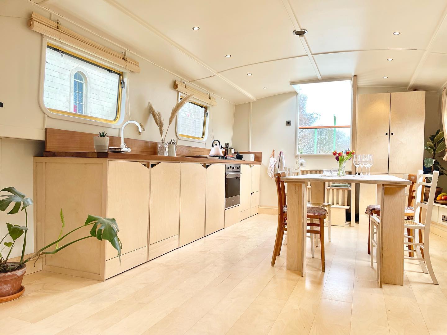ophelia boat marwood makes 20 - Houseboat Showcases Sleek Interior, Multi-Level Bedroom and Gorgeous Pink Bathroom
