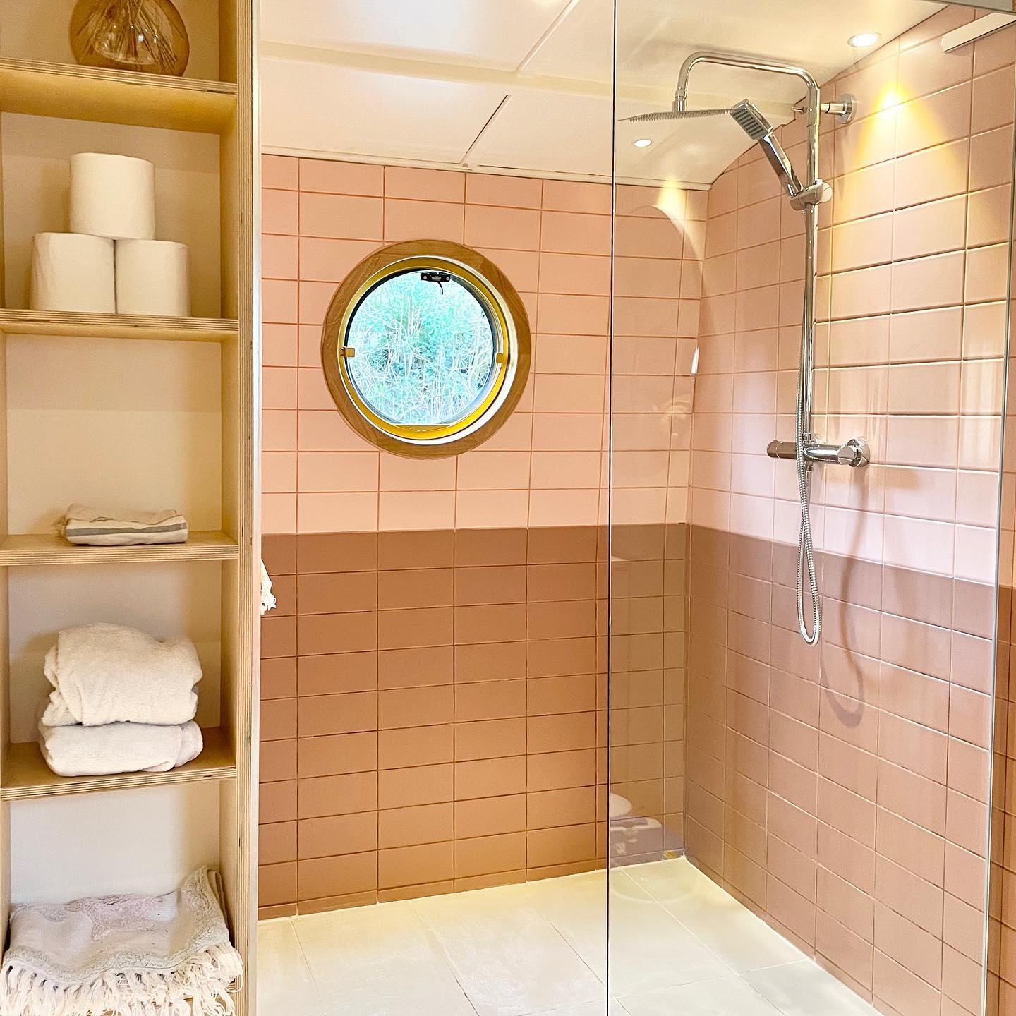 ophelia boat marwood makes 21 - Houseboat Showcases Sleek Interior, Multi-Level Bedroom and Gorgeous Pink Bathroom