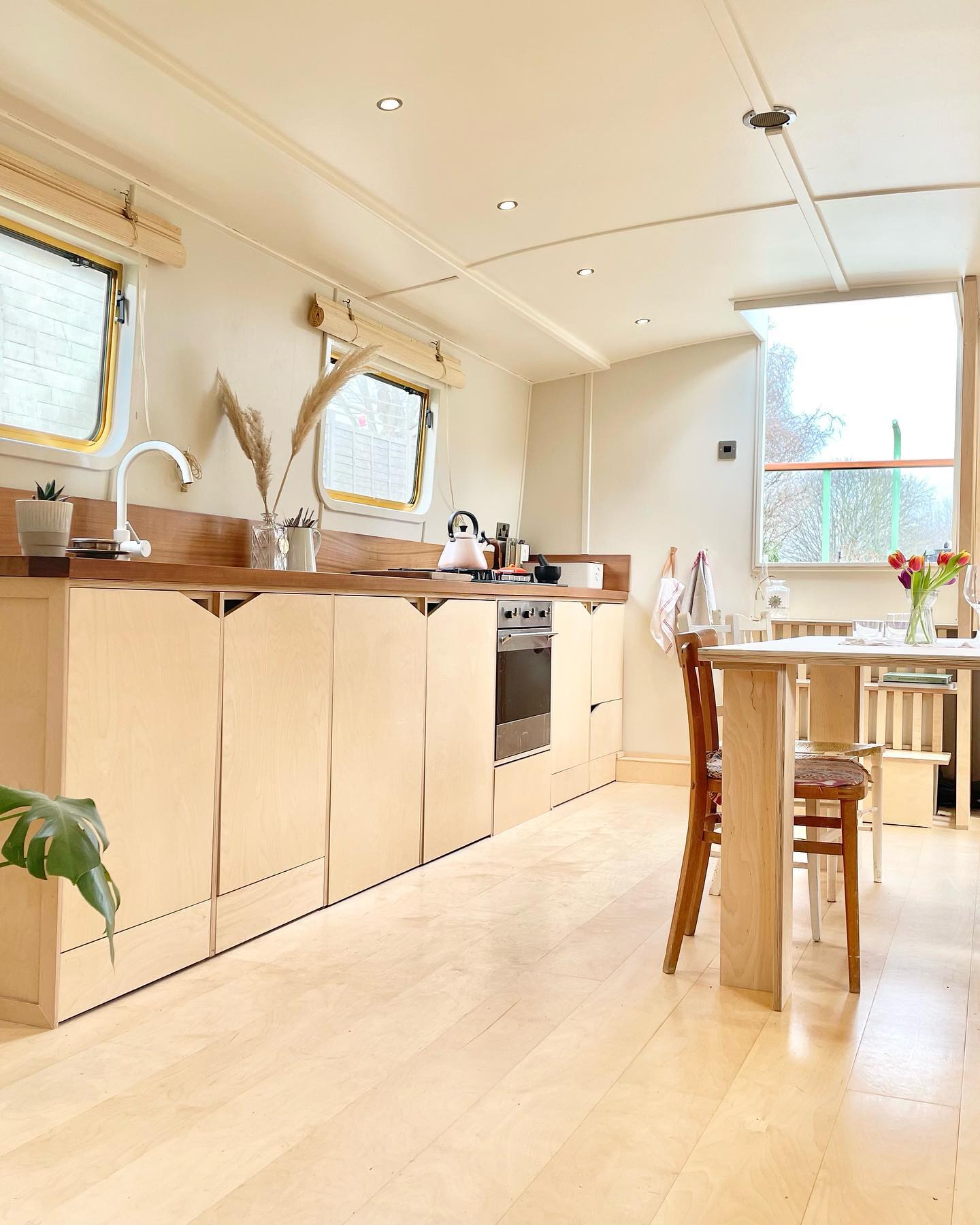 ophelia boat marwood makes 9 - Houseboat Showcases Sleek Interior, Multi-Level Bedroom and Gorgeous Pink Bathroom