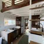 paradise-tiny-house-bunkbeds-soaking-tub (17)