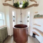 paradise-tiny-house-bunkbeds-soaking-tub (8)