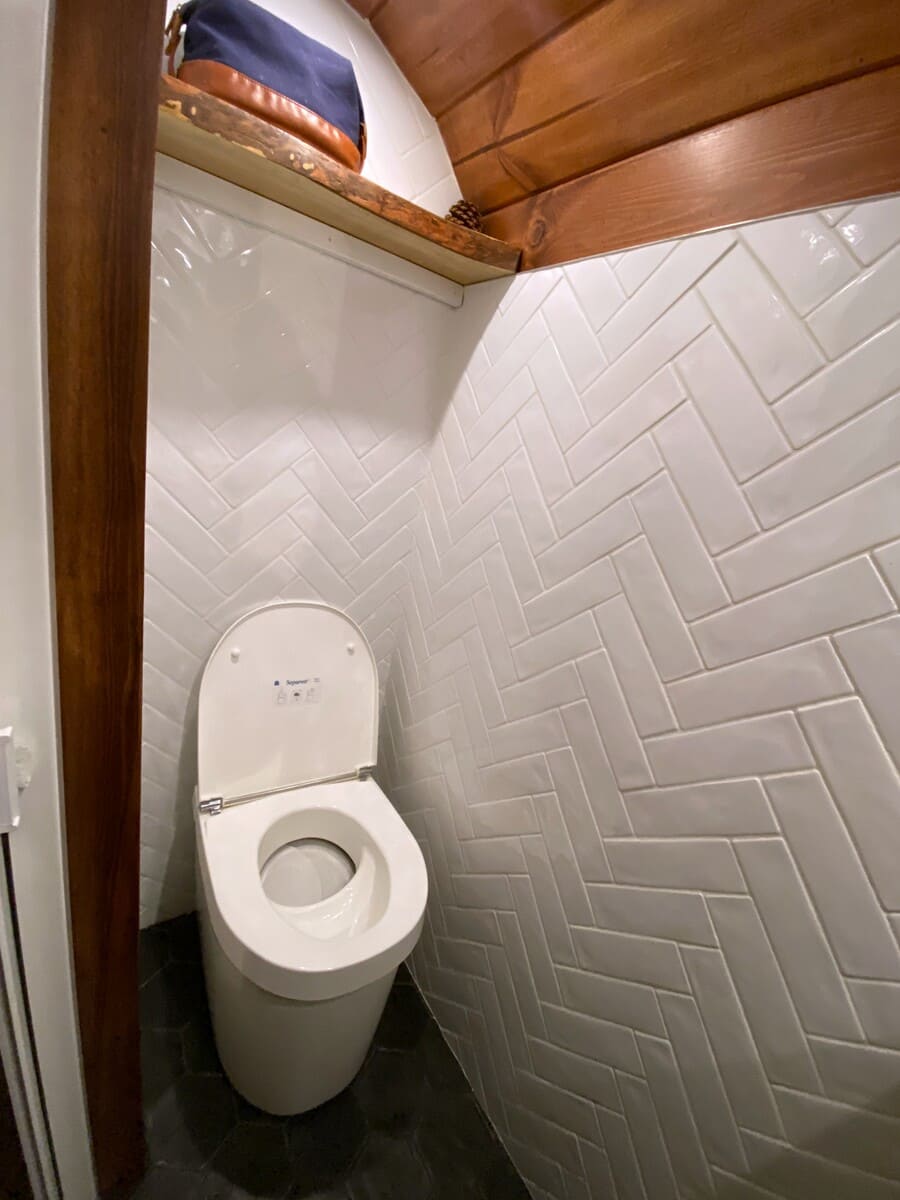 Bathroom – Toilet (1)