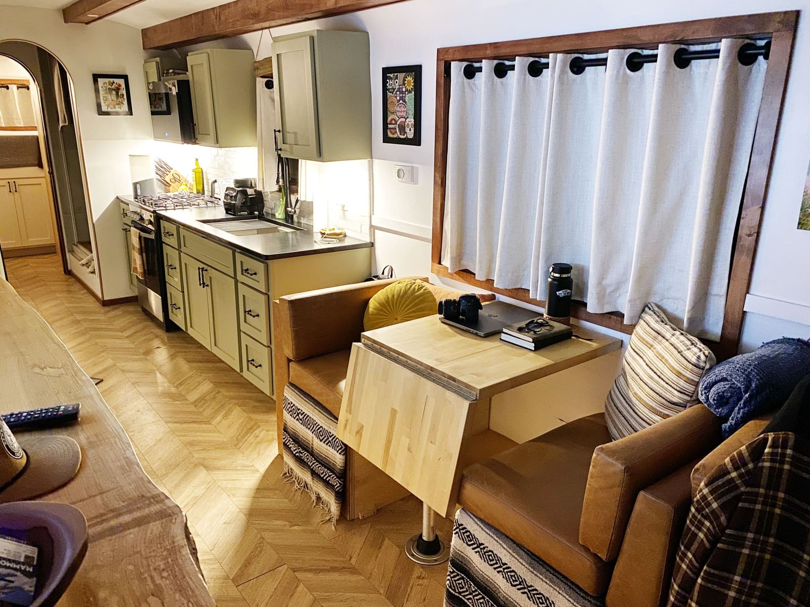 Dinette (1) (1)