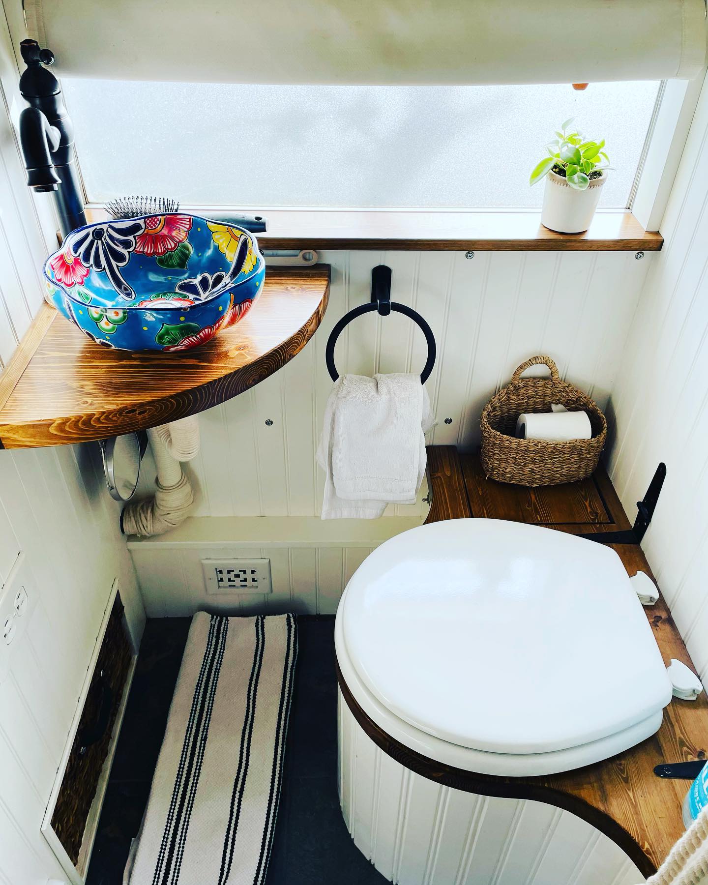shore leave skoolie bus conversion 38 - Retired Couple Lives the Dream in a Converted School Bus – See Inside Their Gorgeous Home.