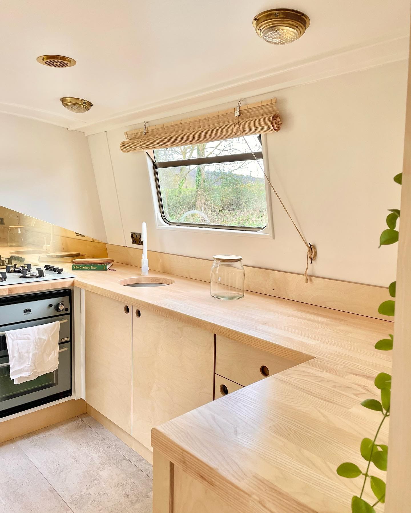 summer-bee-house-boat-marwoodmakes (2)