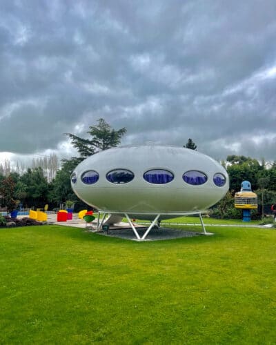 This retro UFO-Style Futuro House Airbnb Will Transport You to the 70s ...