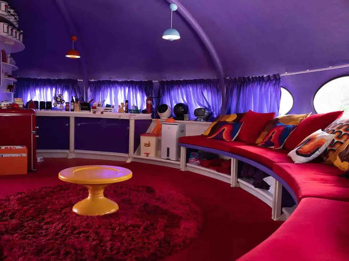 5199255e ba72 4ee9 b91e 689d8df5e94b - This retro UFO-Style Futuro House Airbnb Will Transport You to the 70s and Beyond