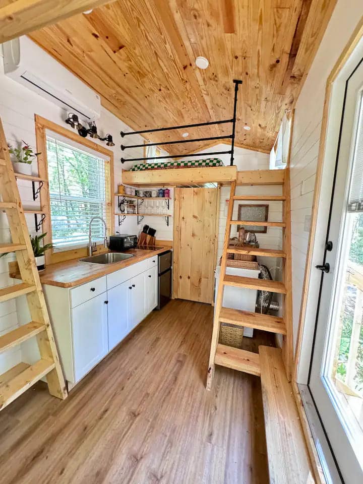 airbnb-tiny-house (12) - Living in a shoebox