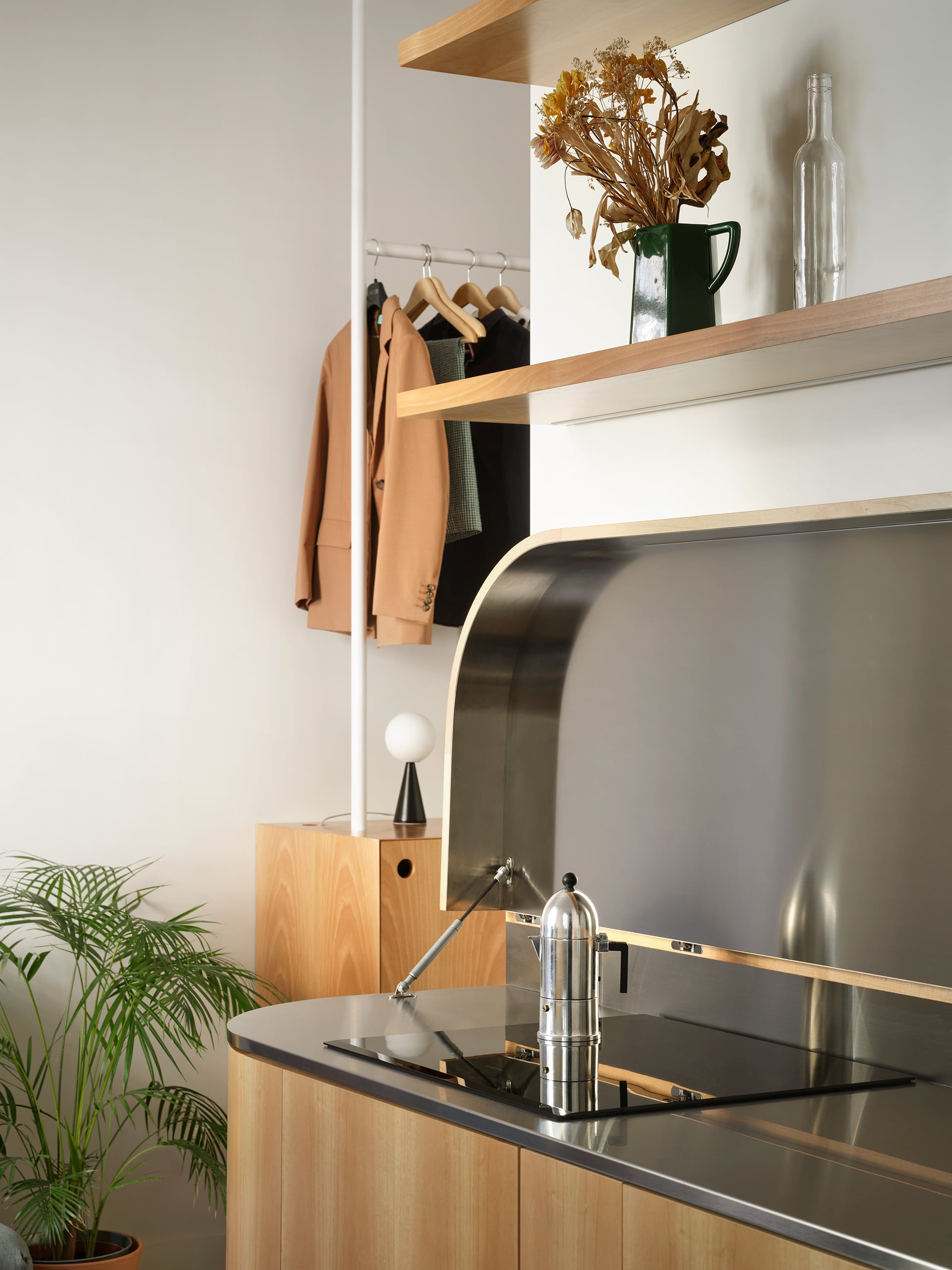 006 ATOMAA Casa Anfossi Milano 10 2023 1 - This Teeny-Tiny Milan Apartment Hides Some Seriously Clever Design Tricks