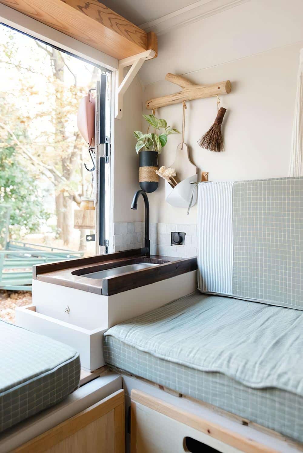 enlarge Egcamper 34 enlarge - North Carolina Maker Transforms Cargo Trailer Into Stunning Tiny Camper – Take a Look Inside!