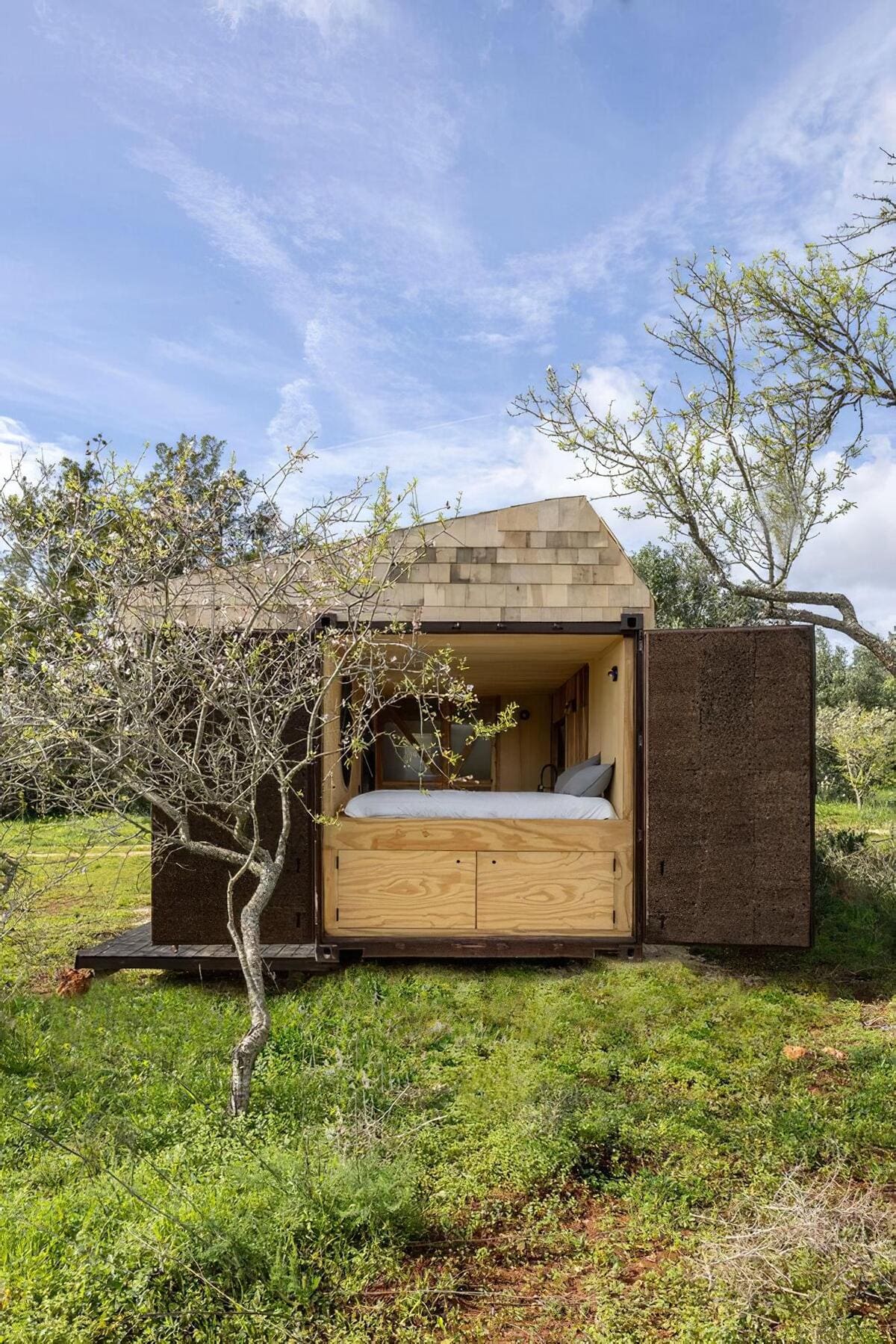 casa cargo madeiguincho 10 - From Cargo to Cozy: A Shipping Container Tiny Home with a Rooftop Terrace
